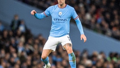 曼城后防线更新换代 斯通斯+阿克今夏离队 曼城冬窗想要格伊|约翰·斯通斯|后卫|瓜迪奥拉|英超|英格兰_新浪体育_新浪新闻